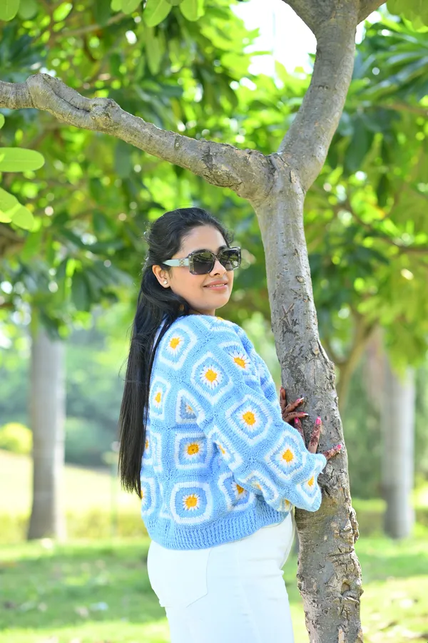 Women_Colourblocked_Crop_Cardigan_With_Embroidered_Detail