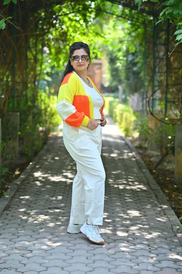 Women_Colourblocked_Crop_Cardigan_With_Embroidered_Detail