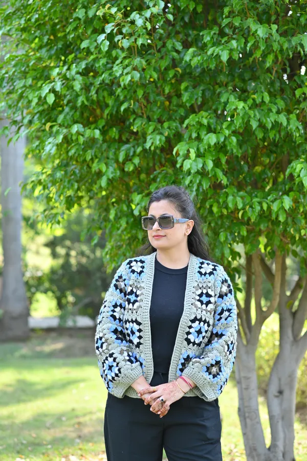 Women_Colourblocked_Crop_Cardigan_With_Embroidered_Detail