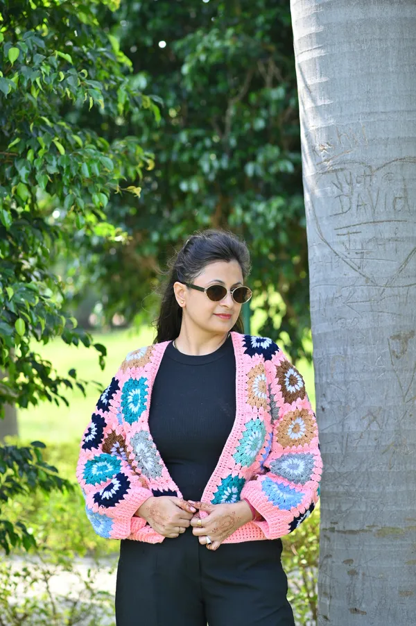 Women_Colourblocked_Crop_Cardigan_With_Embroidered_Detail