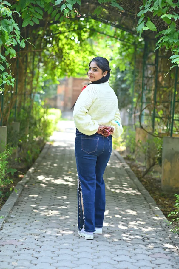 Women_Colourblocked_Crop_Cardigan_With_Embroidered_Detail