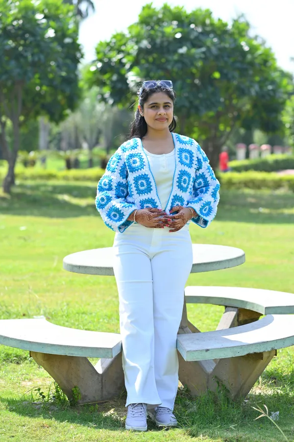 Women_Colourblocked_Crop_Cardigan_With_Embroidered_Detail