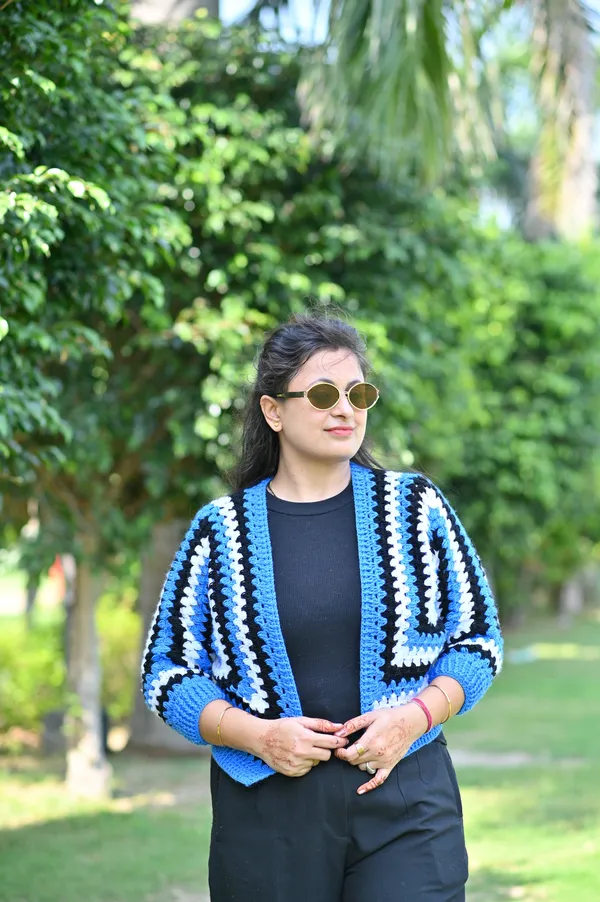 Women_Colourblocked_Crop_Cardigan_With_Embroidered_Detail