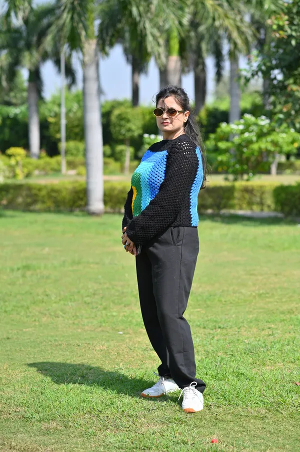 Women_Colourblocked_Crop_Cardigan_With_Embroidered_Detail