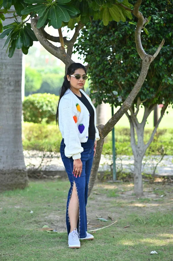 Women_Embroidered_Crop_Cardigan_With_Embroidered_Detail