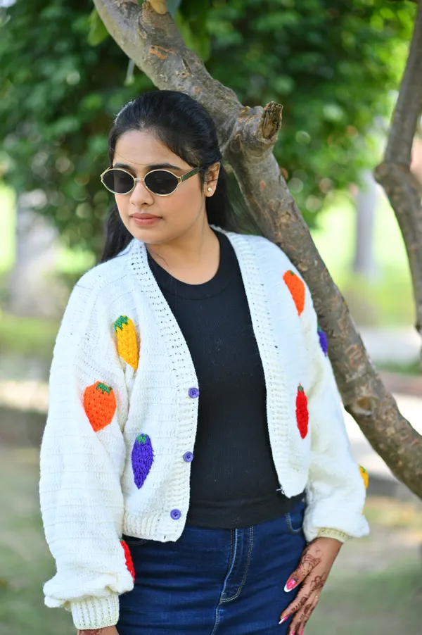 Women_Embroidered_Crop_Cardigan_With_Embroidered_Detail