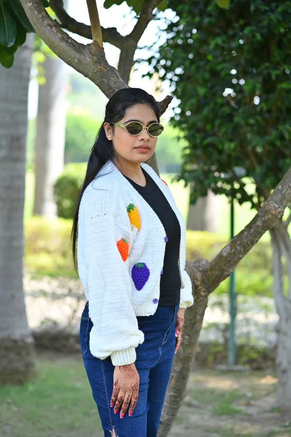 Women_Embroidered_Crop_Cardigan_With_Embroidered_Detail