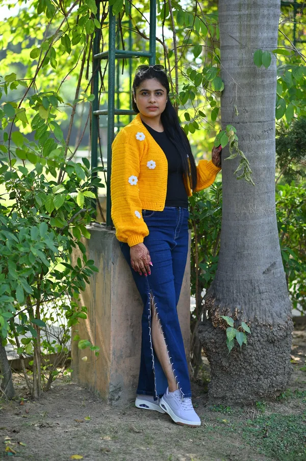 Women_Floral_Embroidered_Long_Sleeves_Front-Open_Sweaters_With_Applique