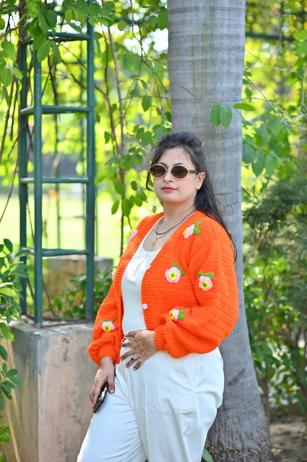 Women_Floral_Embroidered_Long_Sleeves_Front-Open_Sweaters_With_Applique