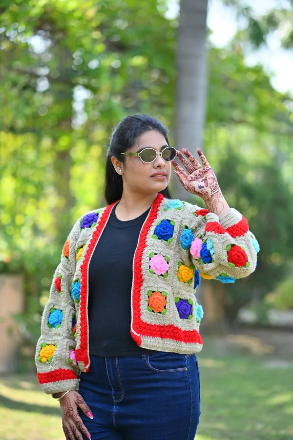 Women_Floral_Embroidered_Long_Sleeves_Front-Open_Sweaters_With_Applique