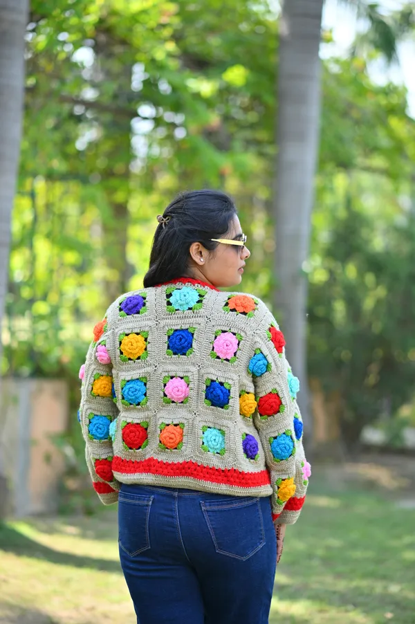 Women_Floral_Embroidered_Long_Sleeves_Front-Open_Sweaters_With_Applique