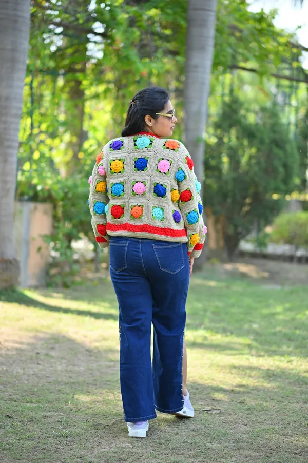 Women_Floral_Embroidered_Long_Sleeves_Front-Open_Sweaters_With_Applique