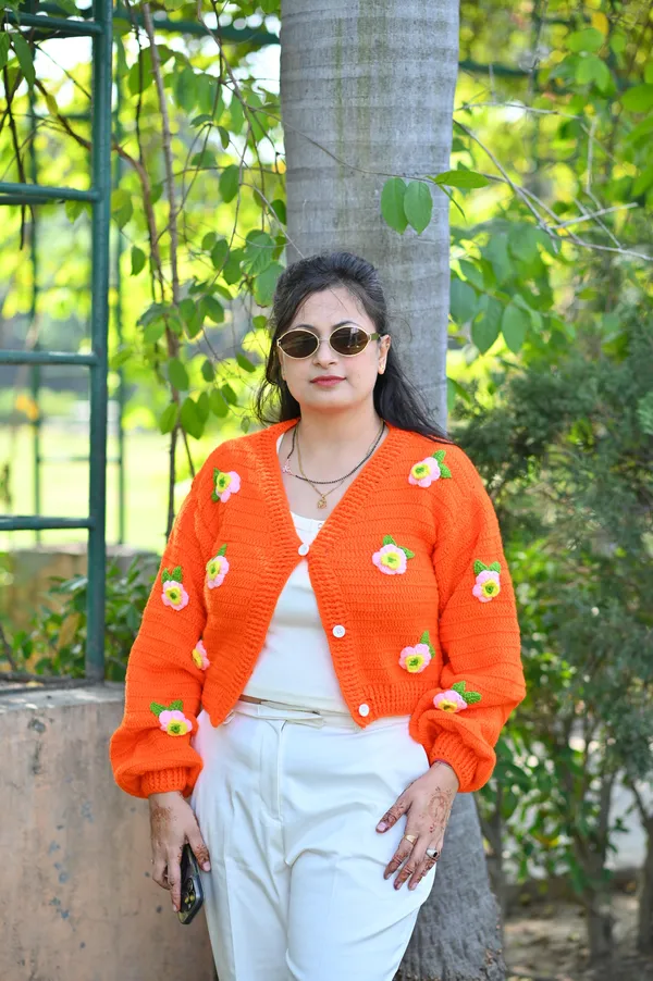 Women_Floral_Embroidered_Long_Sleeves_Front-Open_Sweaters_With_Applique