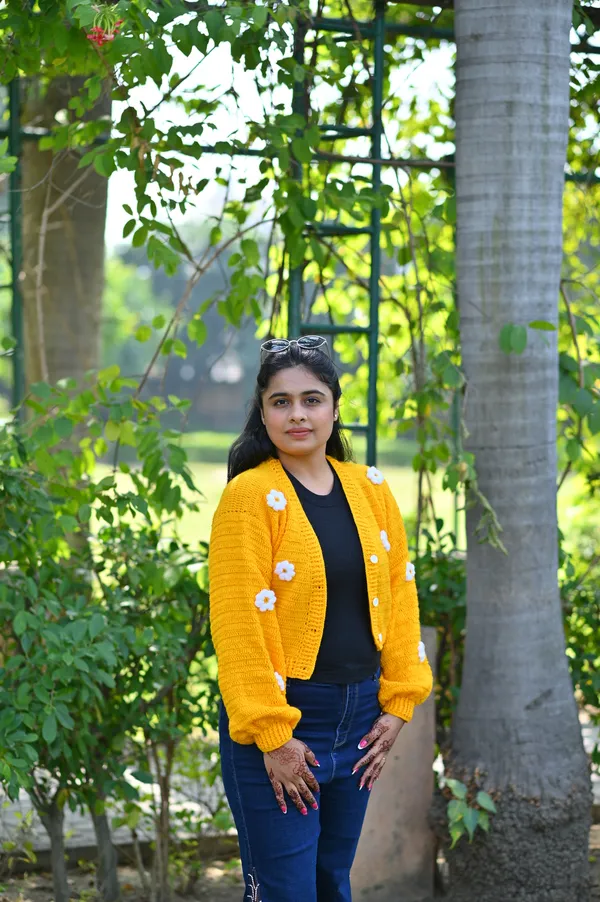 Women_Floral_Embroidered_Long_Sleeves_Front-Open_Sweaters_With_Applique