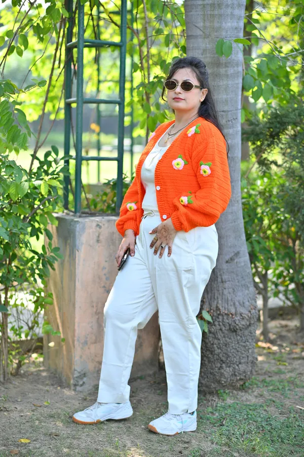 Women_Floral_Embroidered_Long_Sleeves_Front-Open_Sweaters_With_Applique