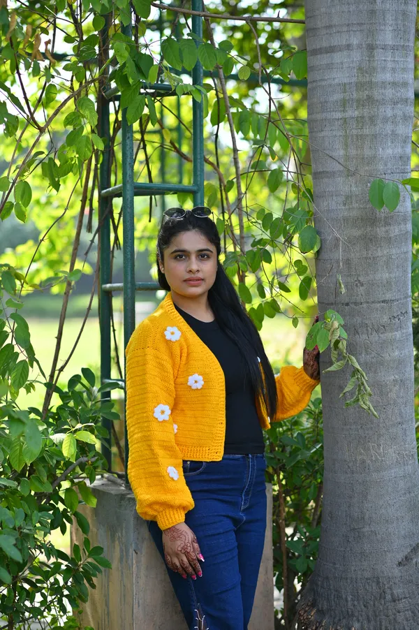 Women_Floral_Embroidered_Long_Sleeves_Front-Open_Sweaters_With_Applique