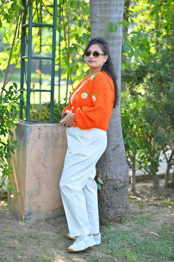 Women_Floral_Embroidered_Long_Sleeves_Front-Open_Sweaters_With_Applique