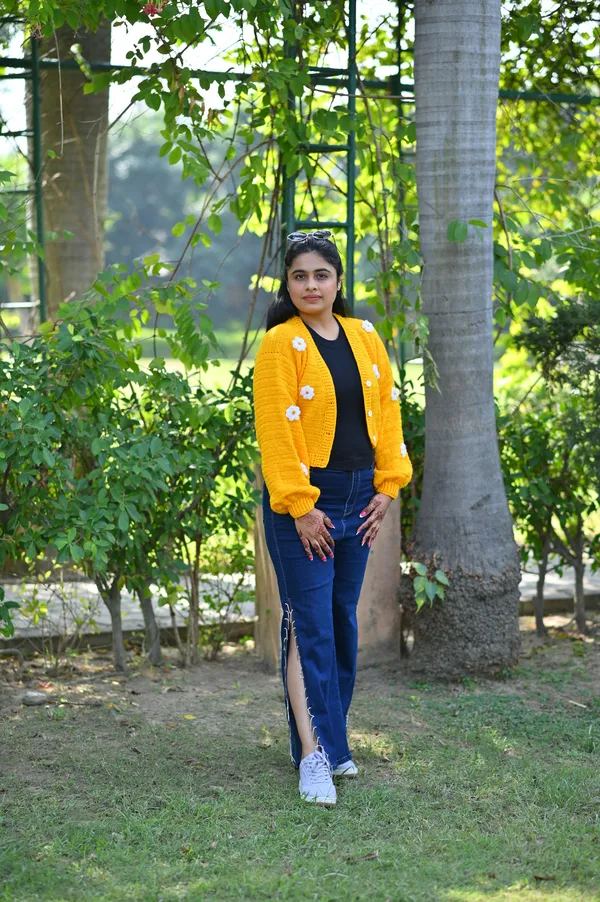Women_Floral_Embroidered_Long_Sleeves_Front-Open_Sweaters_With_Applique