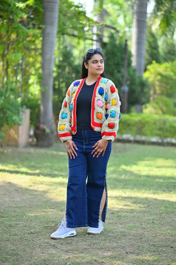 Women_Floral_Embroidered_Long_Sleeves_Front-Open_Sweaters_With_Applique
