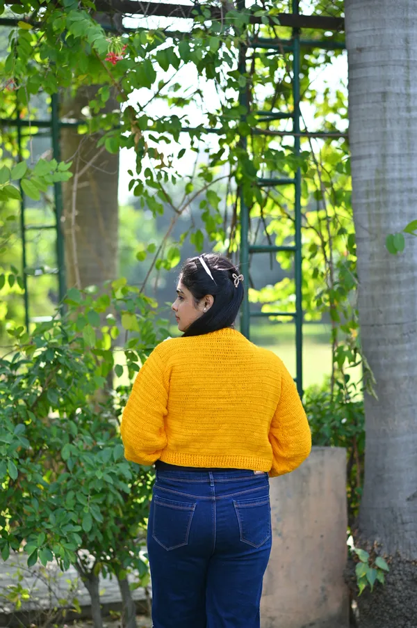 Women_Floral_Embroidered_Long_Sleeves_Front-Open_Sweaters_With_Applique