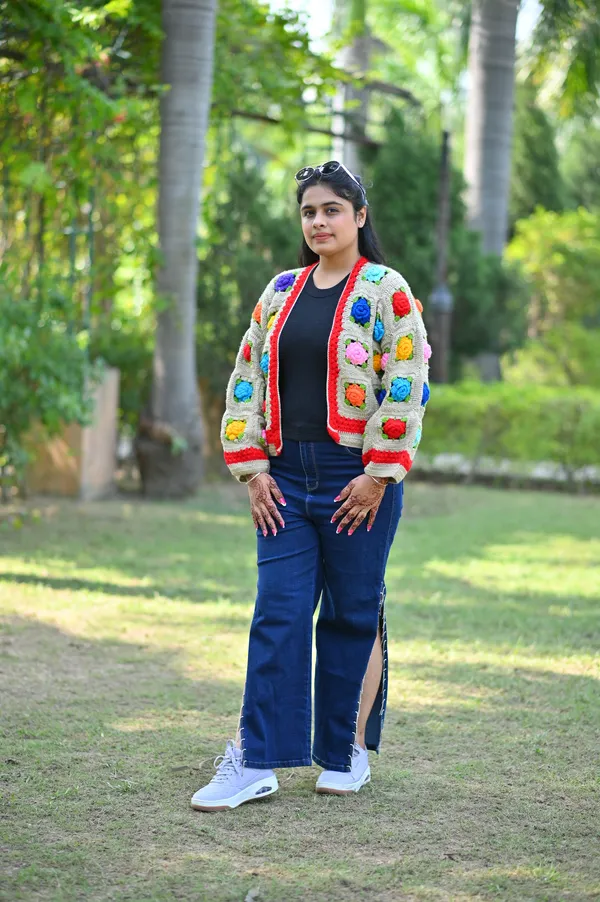 Women_Floral_Embroidered_Long_Sleeves_Front-Open_Sweaters_With_Applique