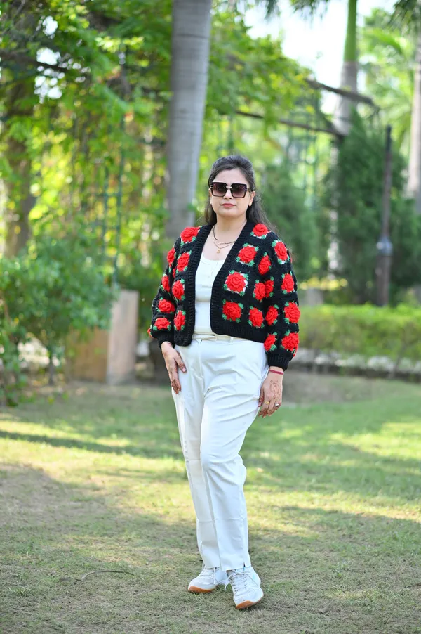 Women_Floral_Printed_Crop_Cardigan_With_Embroidered_Detail
