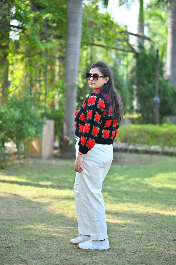 Women_Floral_Printed_Crop_Cardigan_With_Embroidered_Detail