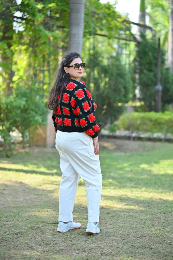Women_Floral_Printed_Crop_Cardigan_With_Embroidered_Detail
