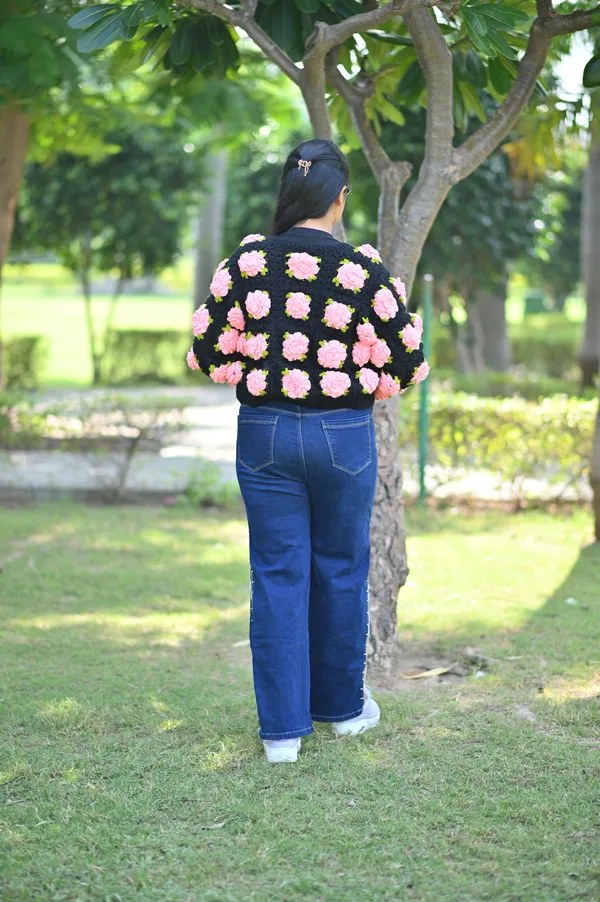 Women_Floral_V-Neck_Sweater_With_Applique_Detail