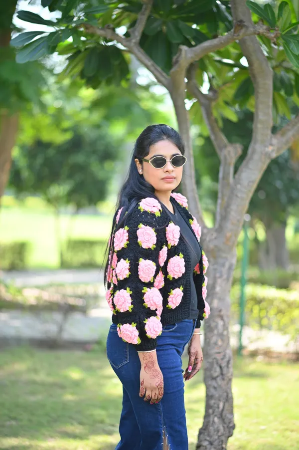 Women_Floral_V-Neck_Sweater_With_Applique_Detail