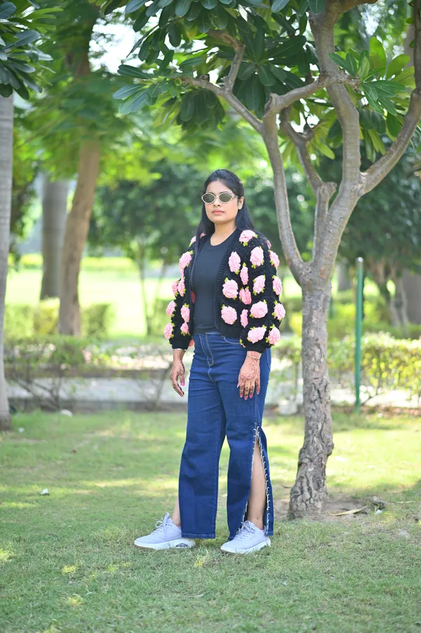 Women_Floral_V-Neck_Sweater_With_Applique_Detail
