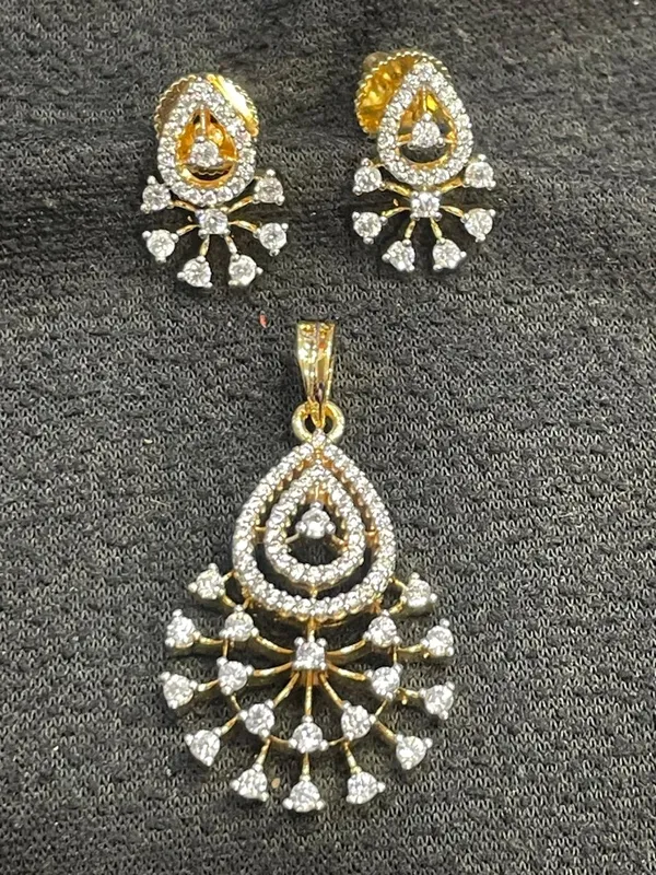 Gold_Tone_Rhinestone_Teardrop_Pendant_Set_For_Women