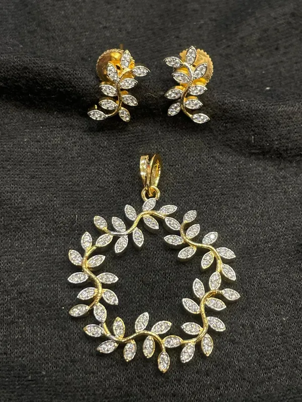 Gold_Tone_Leaf_Pendant_And_Earrings_Set_For_Women