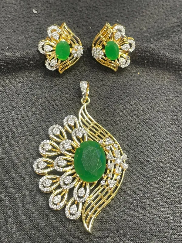 Gold_Tone_Green_Stone_Floral_Pendant_For_Women