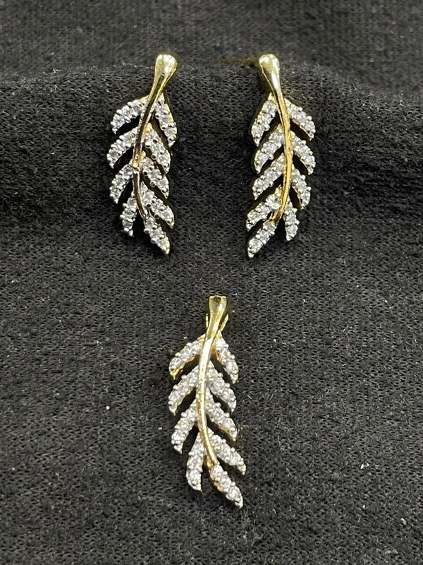 Gold_Tone_Crystal_Leaf_Stud_Earrings_For_Women