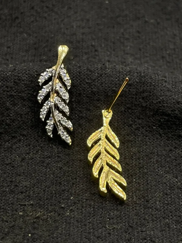 Gold_Tone_Crystal_Leaf_Stud_Earrings_For_Women