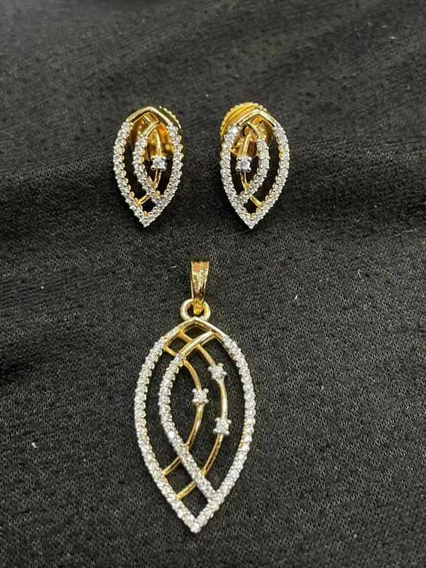 Gold_Tone_Crystal_Leaf_Pendant_And_Earrings_Jewellery_Set_For_Women