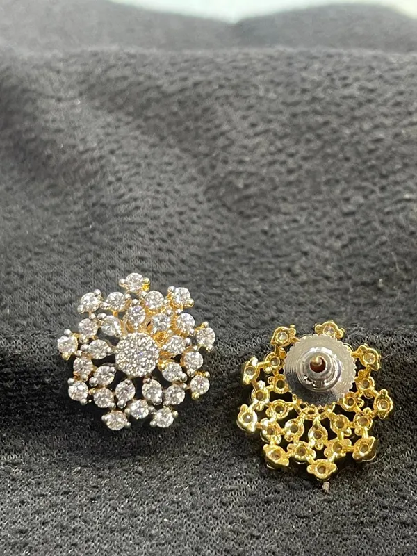 Gold_Tone_Clear_Stone_Floral_Cluster_Pendant_For_Women