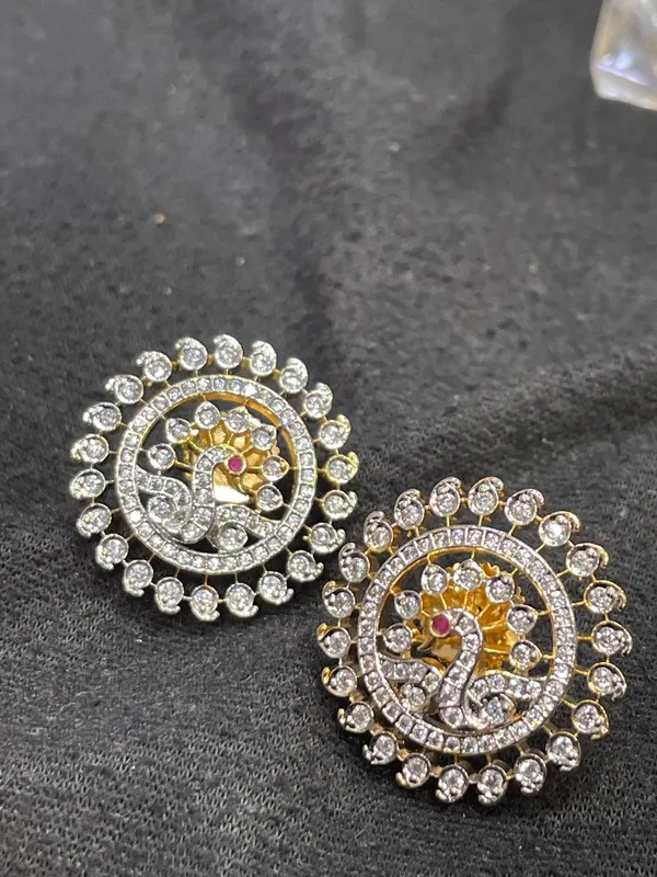 Gold_Tone_Crystal_Peacock_Motif_Stud_Earrings_For_Women
