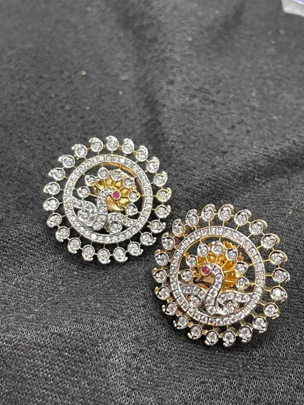 Gold_Tone_Crystal_Peacock_Motif_Stud_Earrings_For_Women
