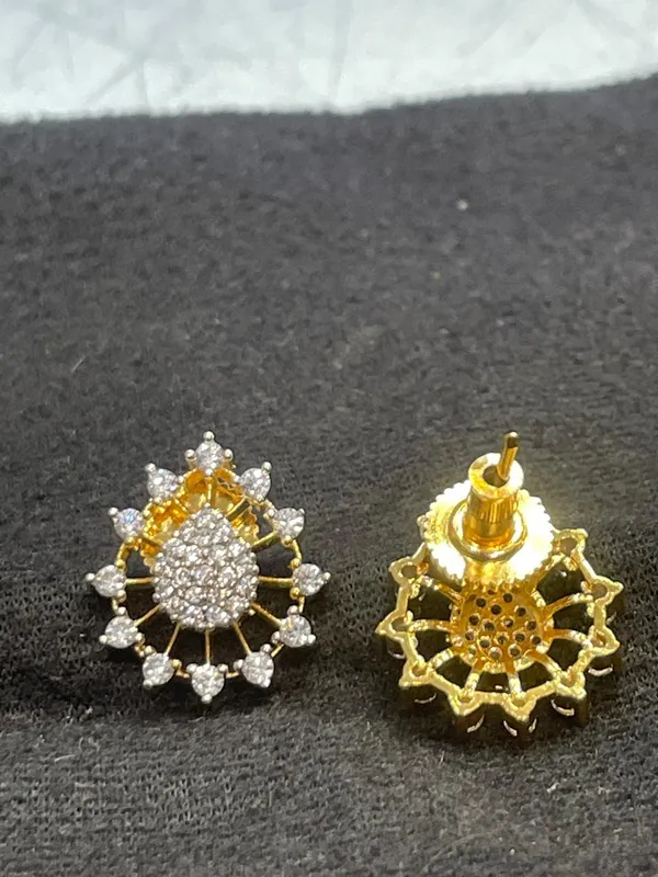 Gold_Tone_Clear_Stone_Circular_Pendant_Set_For_Women