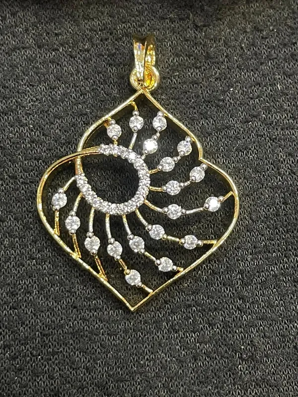 Gold_Tone_Rhinestone_Leaf_Pendant_For_Women