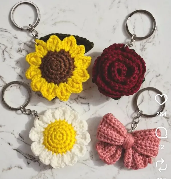Multicolor_Acrylic_Crochet_Floral_Bow_Keychain_Set