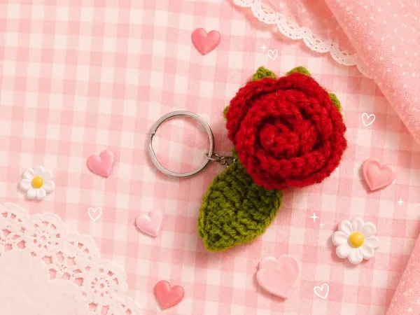 Red_Crochet_Rose_Keychain_for_All
