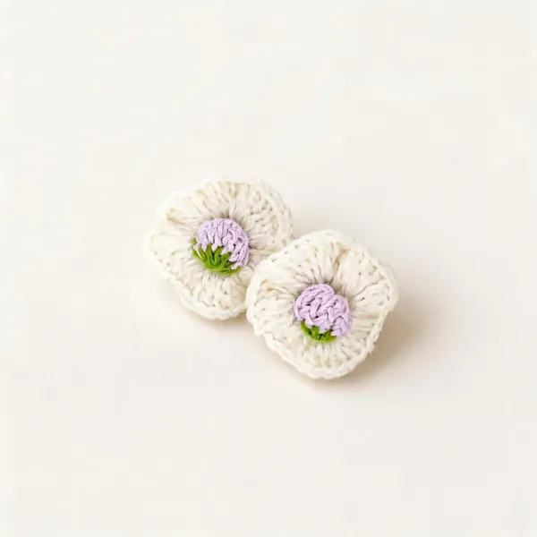 White_Acrylic_Floral_Stud_Earrings_For_Women