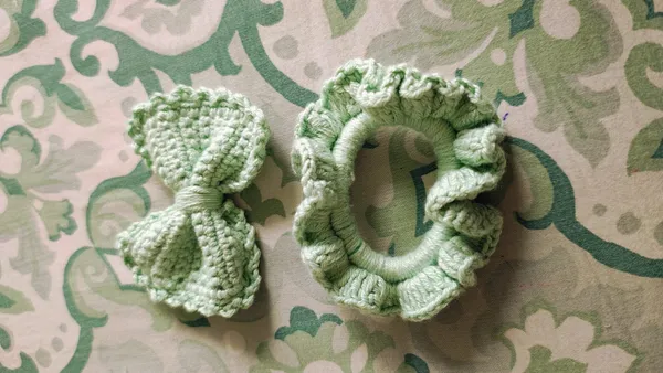 Green_Crochet_Hair_Tie_And_Bow_Set_for_Women