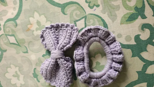 Grey_Crocheted_Scrunchie_Set_for_Women