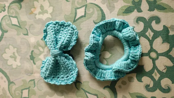 Turquoise_Crochet_Scrunchie_And_Bow_Set_for_Women