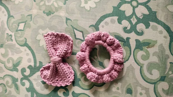 Pink_Crochet_Bow_And_Scrunchie_Hair_Accessories_Set