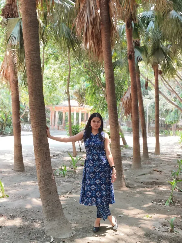 Blue_Geometric_Print_Sleeveless_Kurta_Set_For_Women
